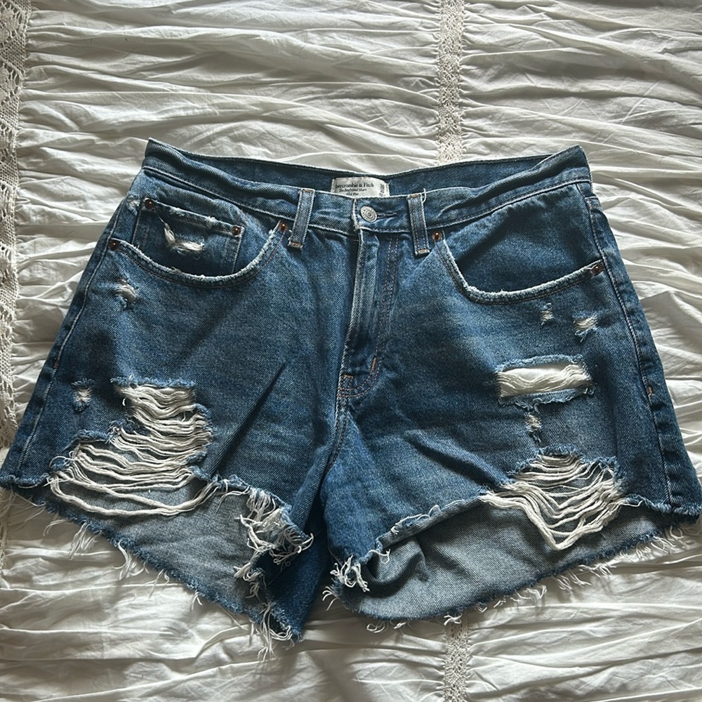 Abercrombie & Fitch “The Boyfriend Short Mid Rise” CURVE LOVE
